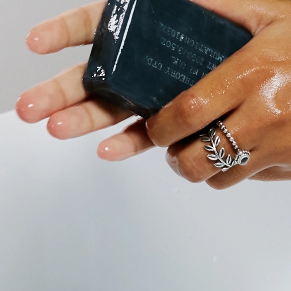 Carbon Theory Anti-Breakout Facial Cleansing Bar - Picture 5 of 8